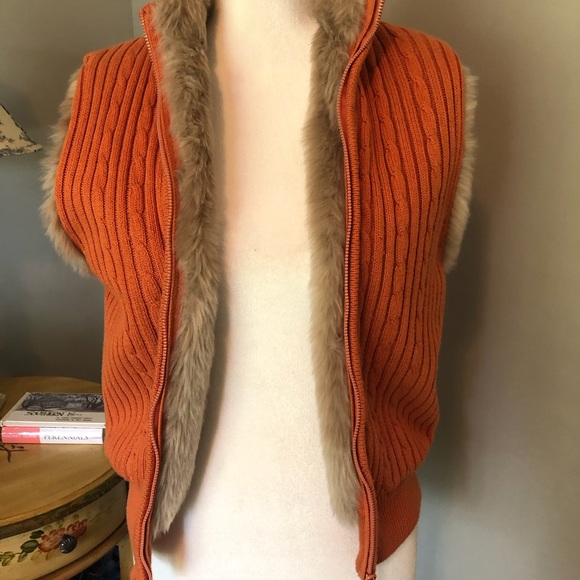 🍁 Knit sweater vest with faux fur 🍁 - Picture 2 of 9